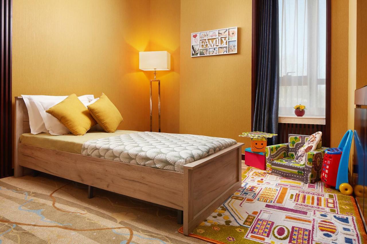 Beijing Hotel Minsk Exteriör bild A bedroom